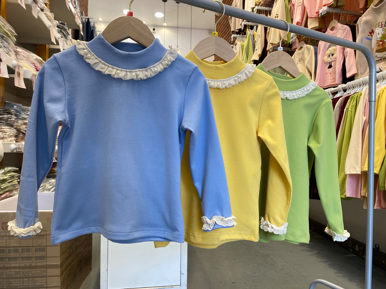 CAMISETA CON ENCAJE/PERLA (NENA) - Imagen 5