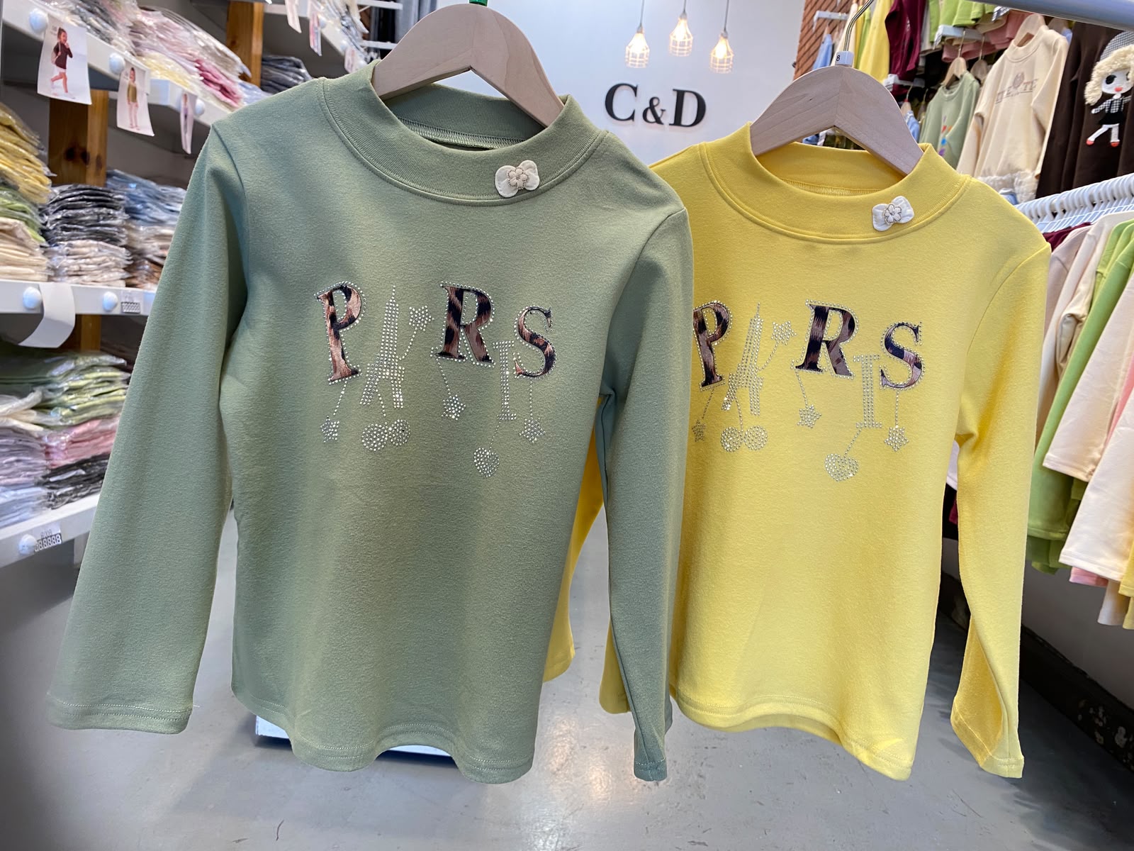 CAMISETA CON BRILLO DE NENA - Imagen 4