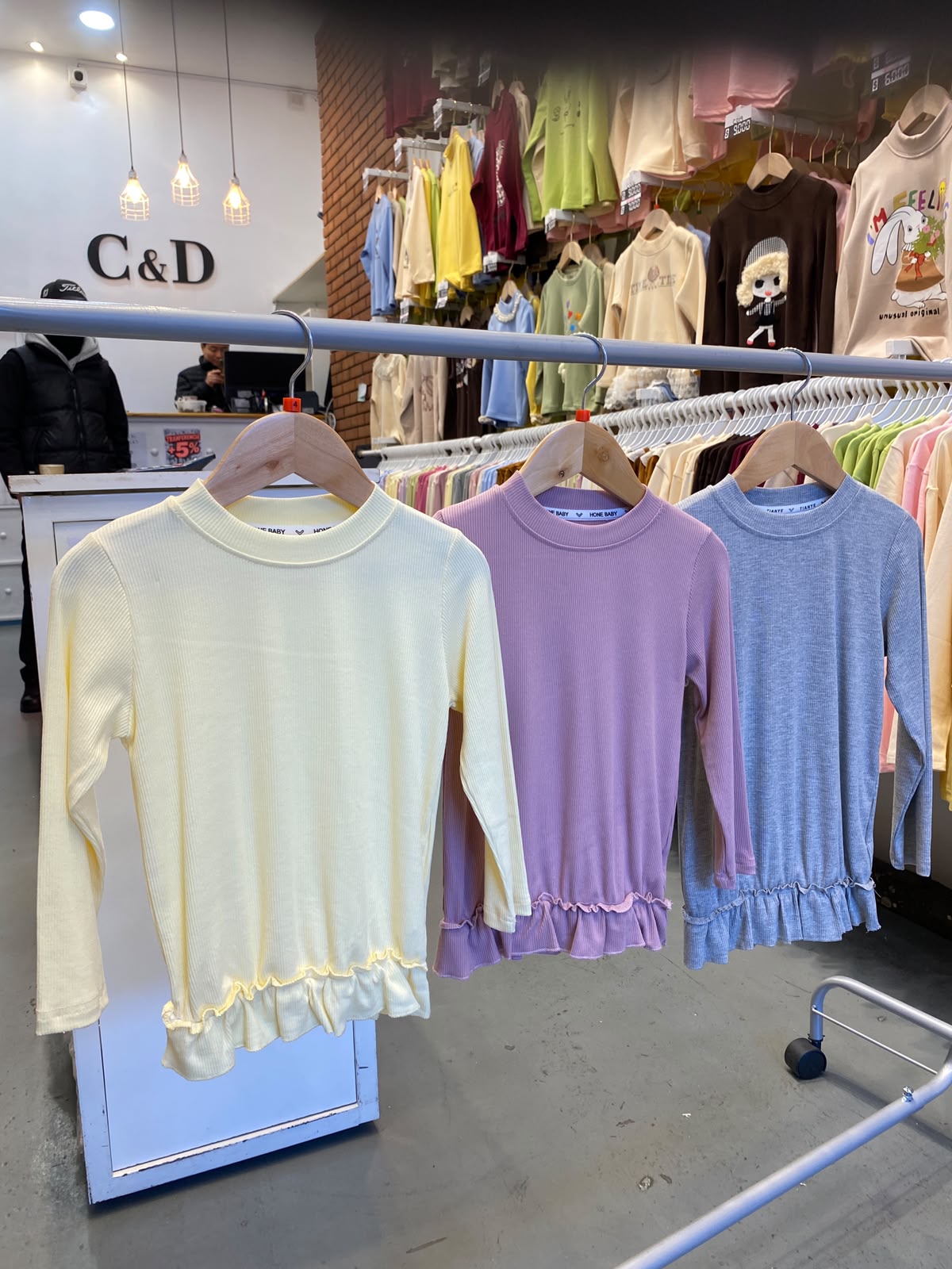 CAMISETA CON VOLADO NENA - Imagen 6