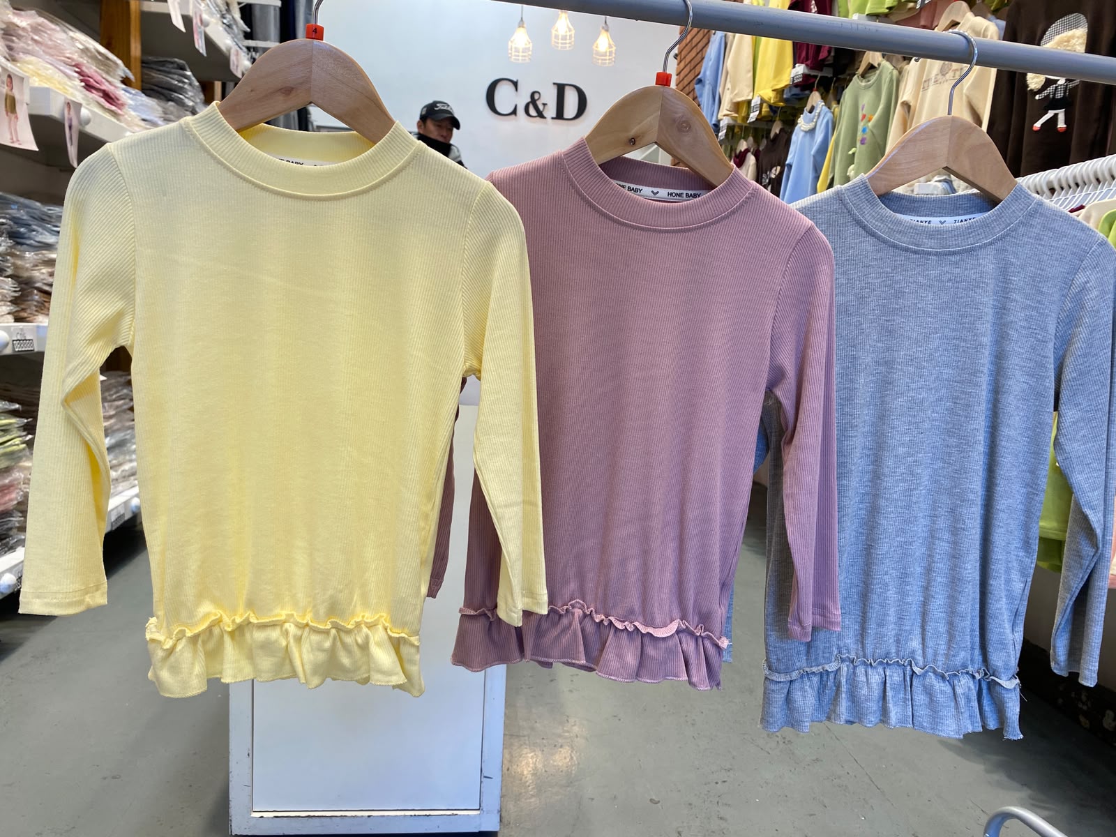 CAMISETA CON VOLADO NENA - Imagen 8